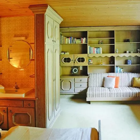 펜션 Holiday House, Dien