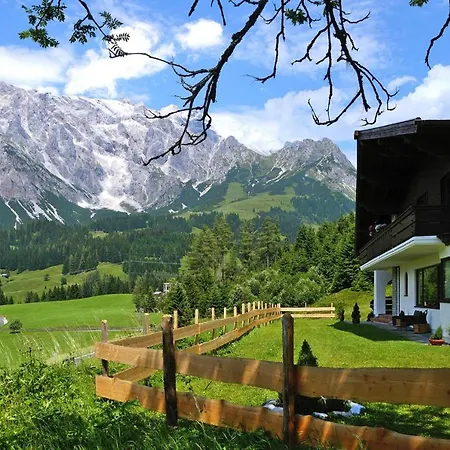 Holiday House, Dien * 디엔텐암호크코니그