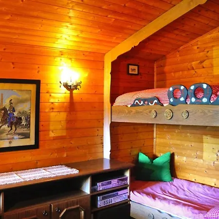 Holiday House, Dien 펜션